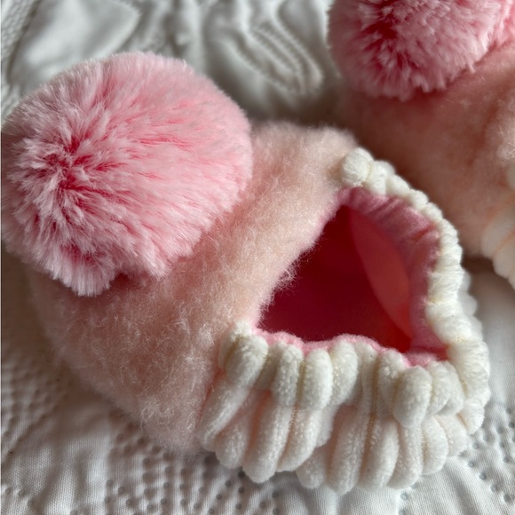 Infant pink and white booties with pink Pom Pom - Picture 2 of 3